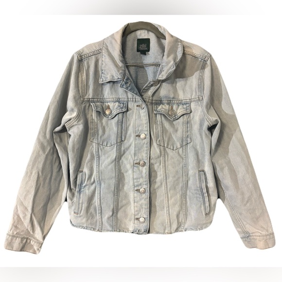 wild fable Jackets & Blazers - Wild Fable light wash denim Jean Jacket Size L